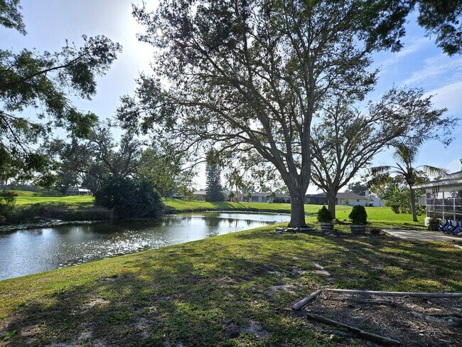 Foto del edificio - Annual Unfurnished 3 Bedroom 2 Bathroom Si...