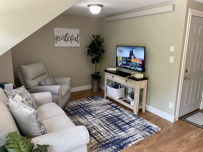 Building Photo - 2546 E Snow Rd