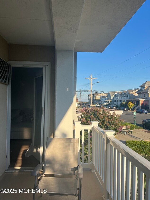 Primary Photo - 200 Ocean Park Ave