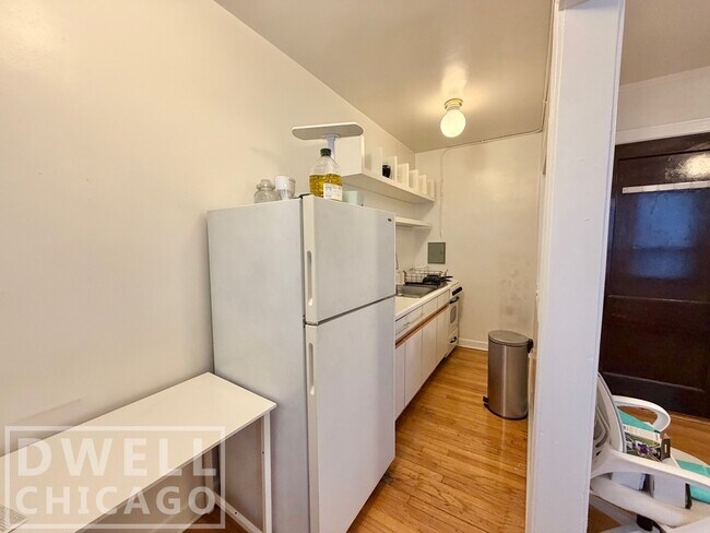 Foto del edificio - 3350 N Marshfield Ave