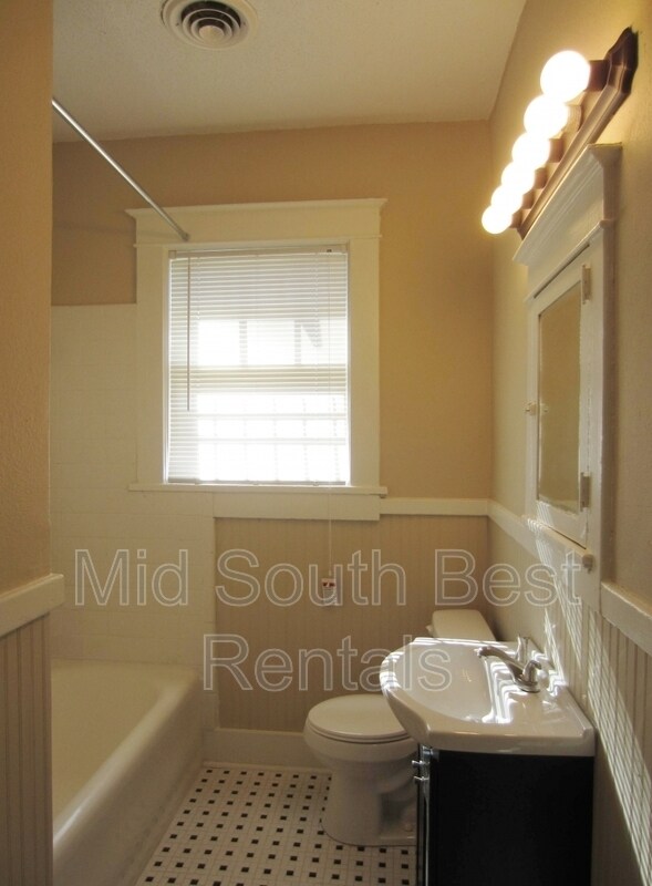 Building Photo - 806 Stonewall St