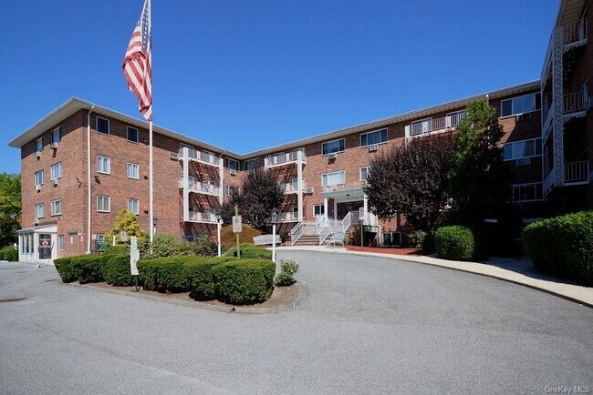 Building Photo - 838 Pelhamdale Ave