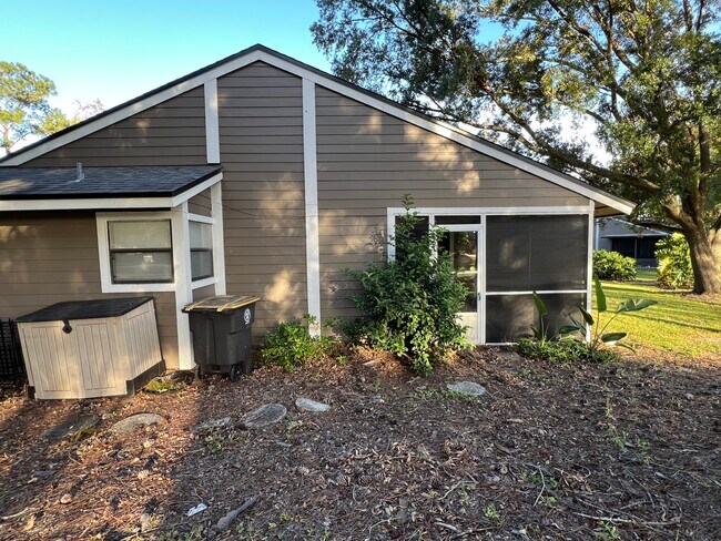 Building Photo - 8343 Westover Ct