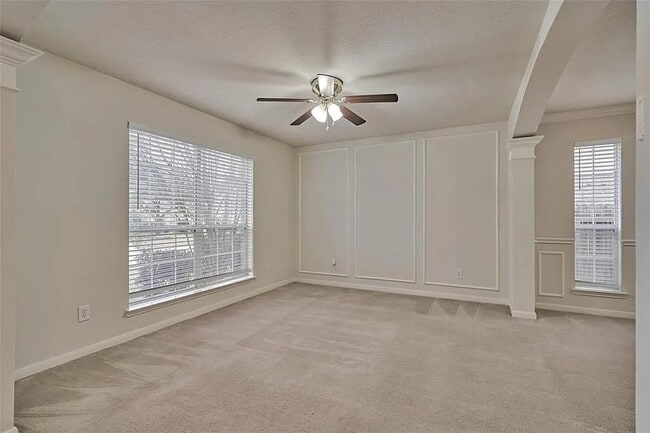 Building Photo - 511 Elm Ridge Dr