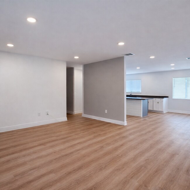 Foto del edificio - 8127 Chesebro Ave