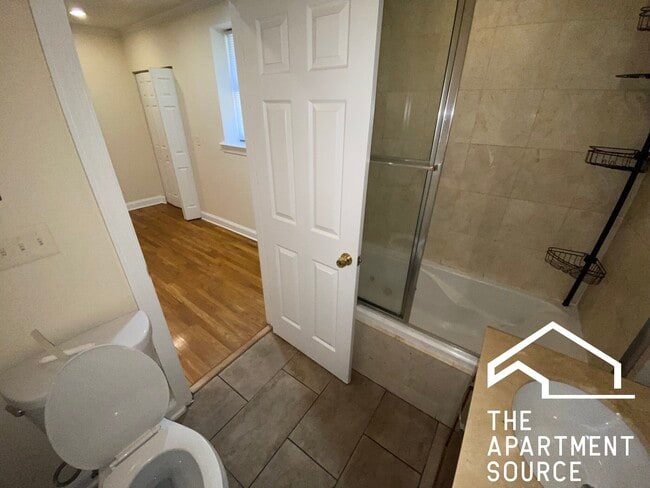 Photo - 6949 N Oakley Ave Apartment