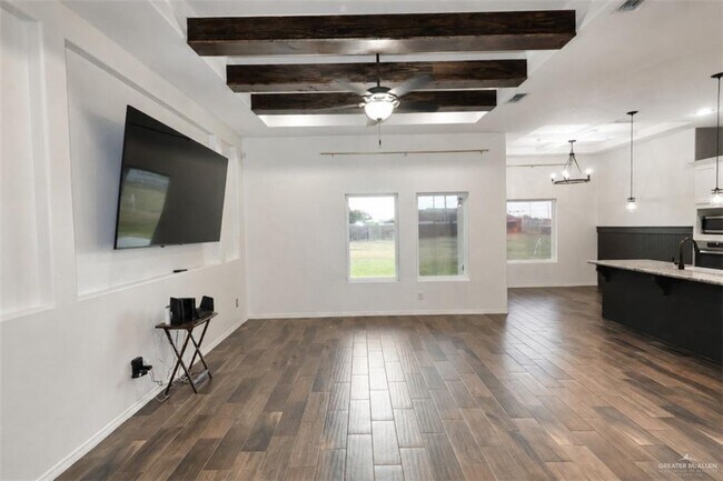 Foto del edificio - 5305 Ginko Dr
