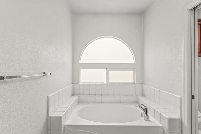Building Photo - 2921 Garzellis Way