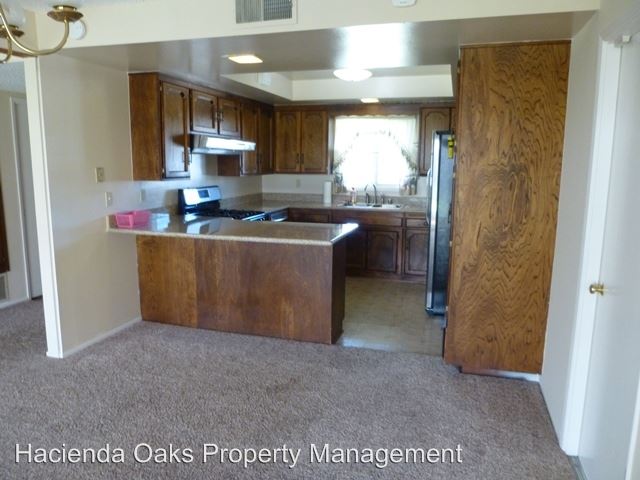 Foto del edificio - 3228 Arbor Ln