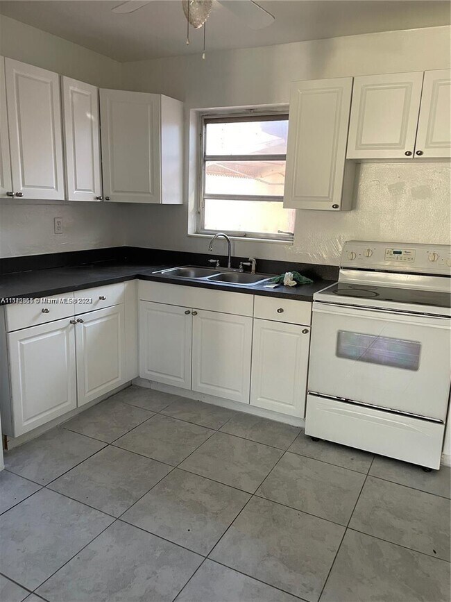 Foto del edificio - 1020 NW 106th St