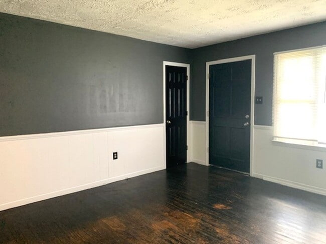 Building Photo - Custom Farm House In The City!       250708