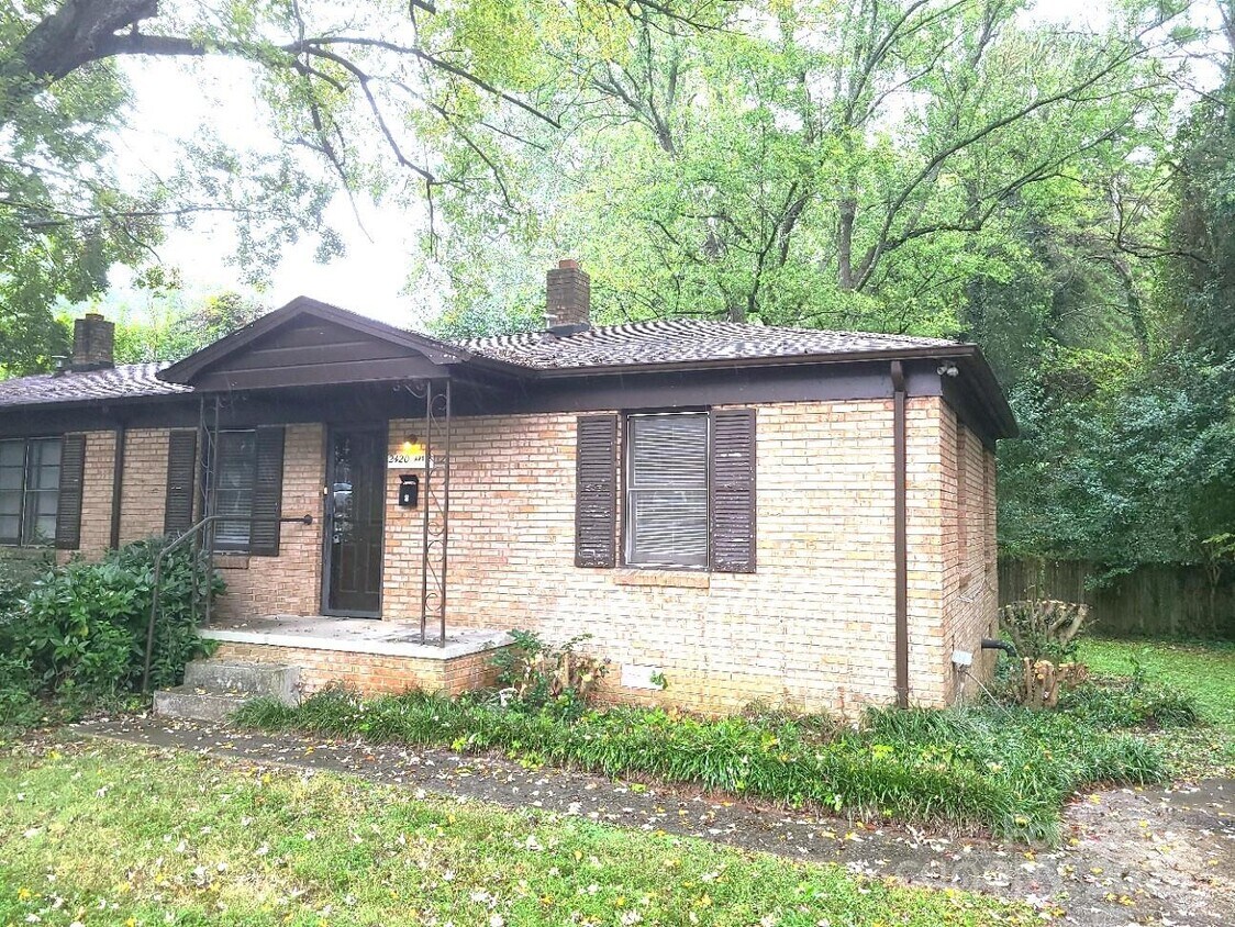 Foto principal - 2420 Shamrock Dr