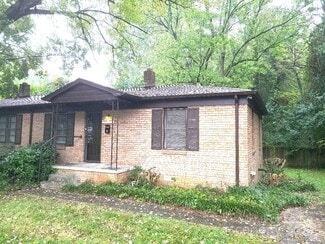 Building Photo - 2420 Shamrock Dr