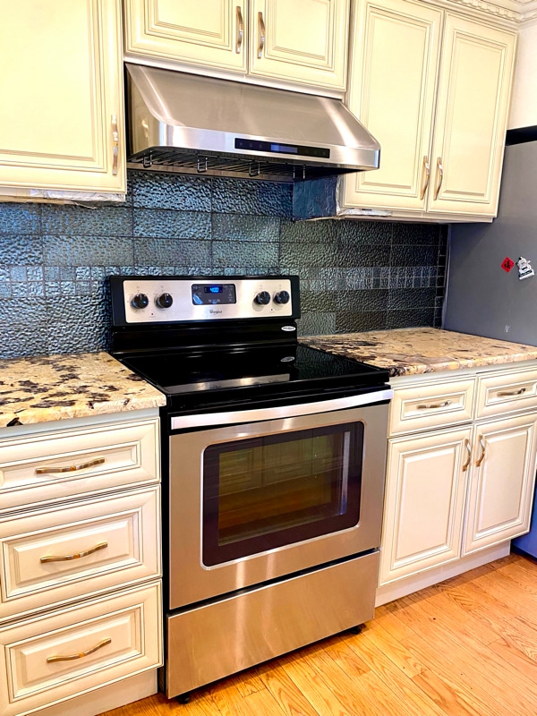 Foto del edificio - 23 Farmcrest Ave