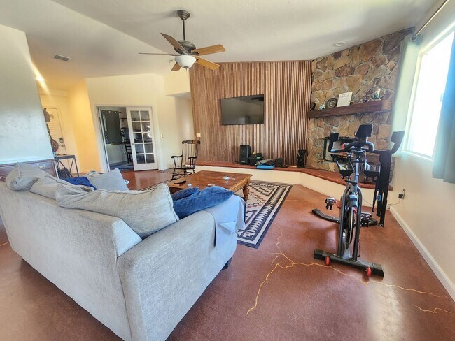 Foto del edificio - Open Concept 3 Bedroom 2 Bath Home
