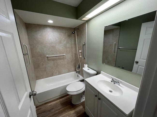 Foto del edificio - 101 Lake Hunter Dr