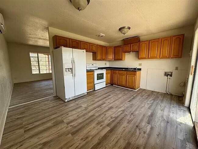 Building Photo - S Hemlock Homes