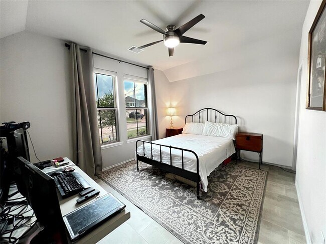Building Photo - 25402 Kidwiler Dr