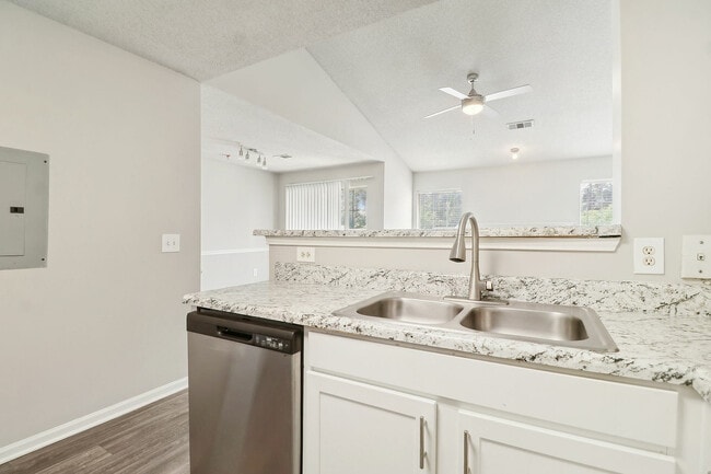Building Photo - Varia at Oakcrest