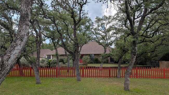 Foto del edificio - 2738 Oak Haven