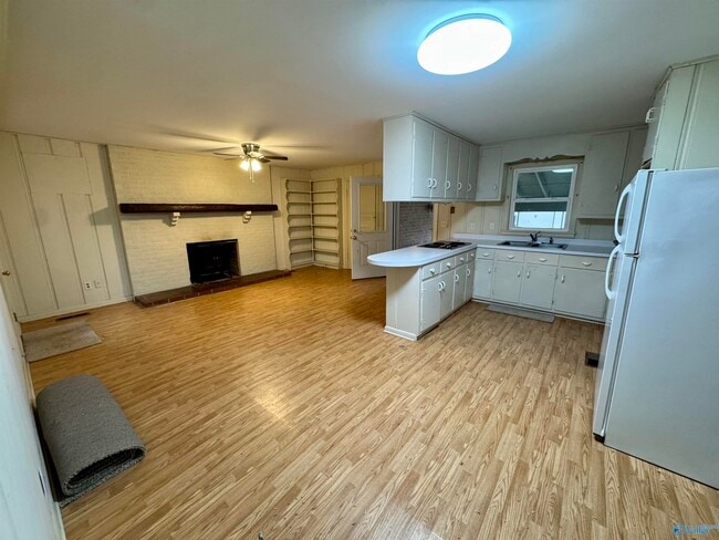 Building Photo - 702 Washington St E