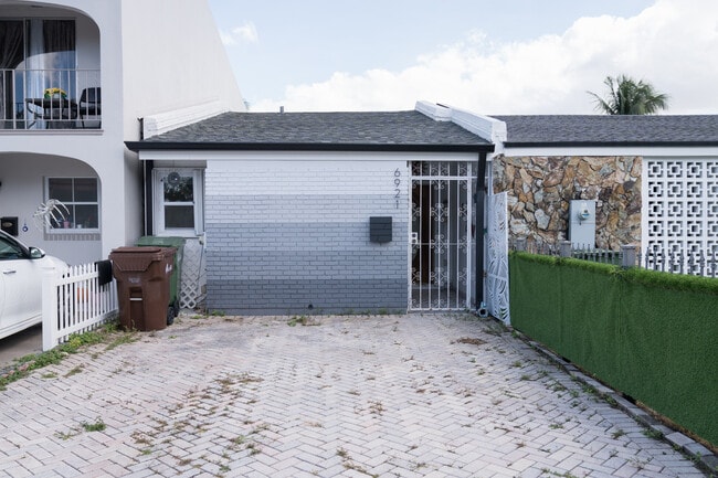 Foto del edificio - 6921 W 19th Ct