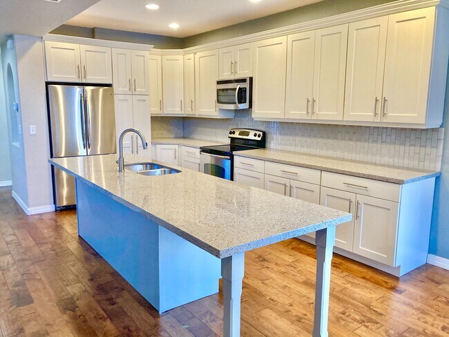 Foto del edificio - Lovely 3 Bedroom, 2.5 Bathroom Townhome