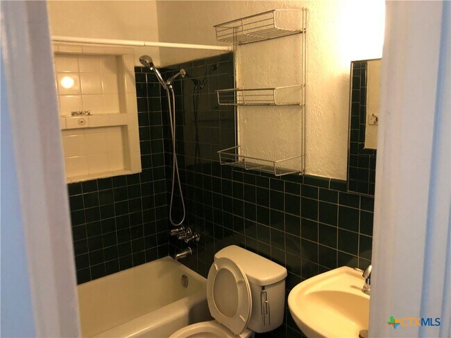 Foto del edificio - 903 Conder St