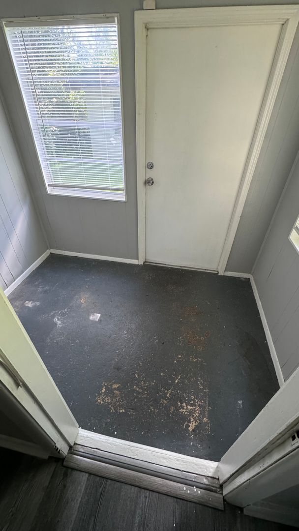 Building Photo - Cozy 2/1 For Rent! Ask About Our Move In S...
