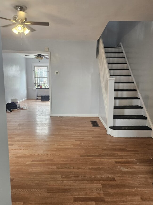 Building Photo - 2507 S 68th St