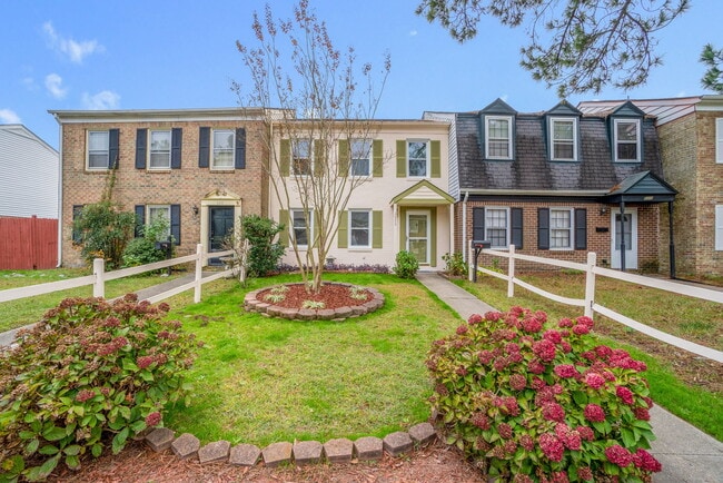 Foto del edificio - 5213 Clover Hill Dr