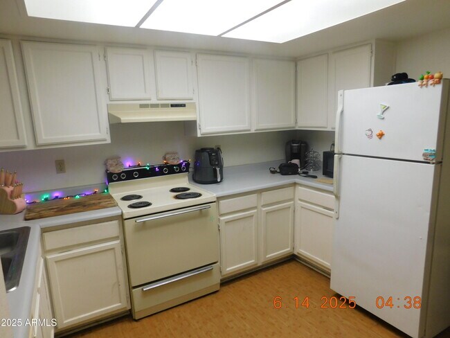 Building Photo - 8119 W Desert Cove Ave