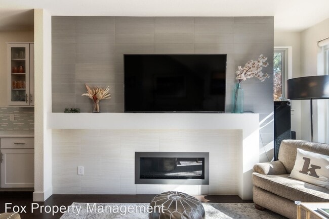 Building Photo - 2 br, 3 bath House - 717 E 24th Avenue