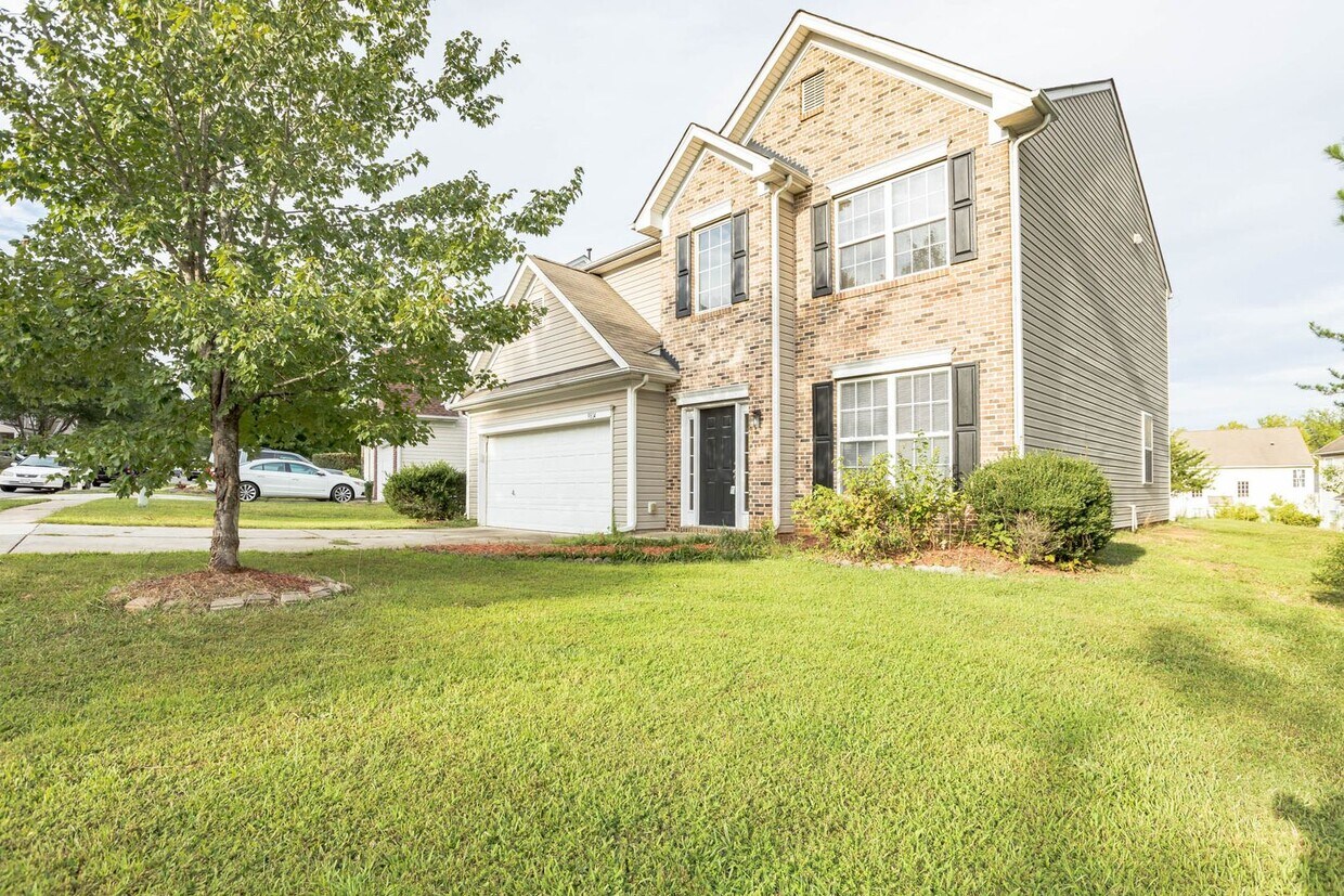 Primary Photo - Spacious 4 bedroom, 2.5 bath Home Coming A...