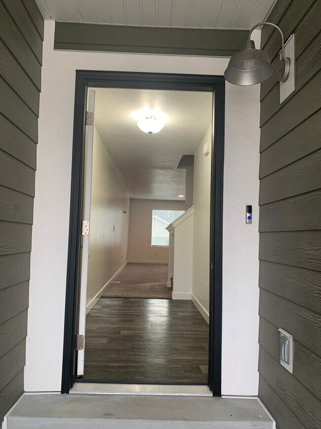 Entrada frontal - 14937 S Messi St