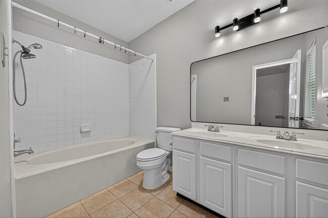 Foto del edificio - 18407 Maple Mill Dr