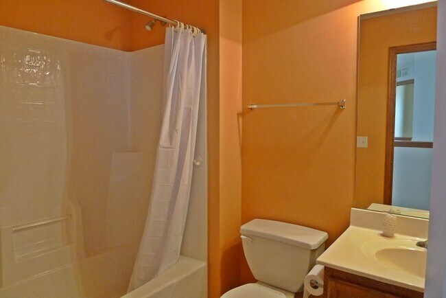 Foto del edificio - 1626 Liberty Cir