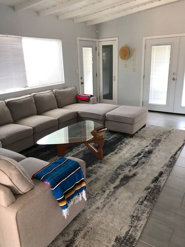 Building Photo - GORGEOUS 2 BED 2 BATH HOME WITH 1 BED 1 BA...