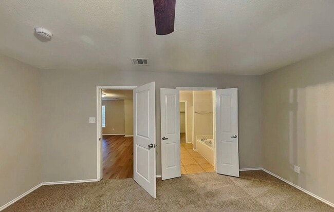 Building Photo - MOVE IN READY