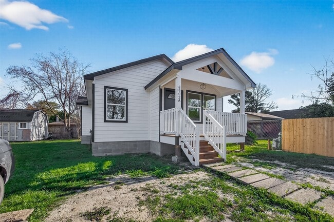 Building Photo - 8902 Alejo Dr