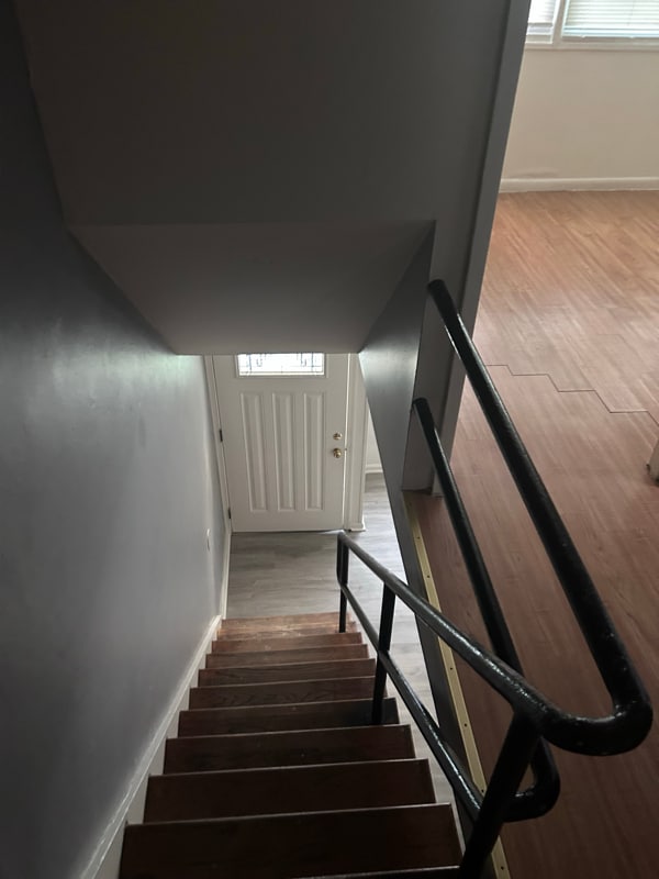 Building Photo - 1052 Fredonia Ct