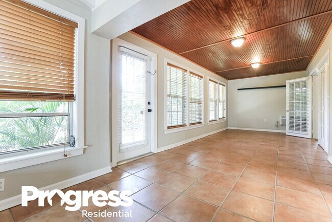 Foto del edificio - 1304 Oak View Dr