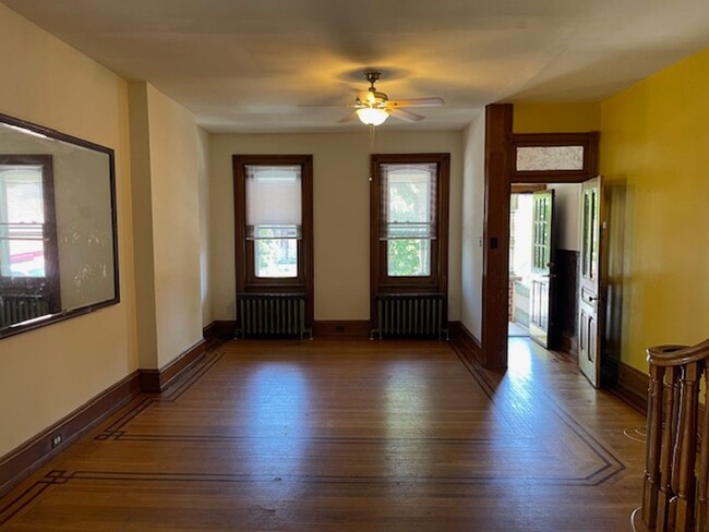 Building Photo - 3 Bedroom Home