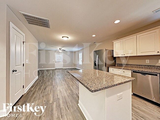 Building Photo - 839 Murphy St