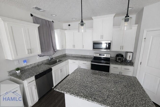 Building Photo - 950 Meloney Dr