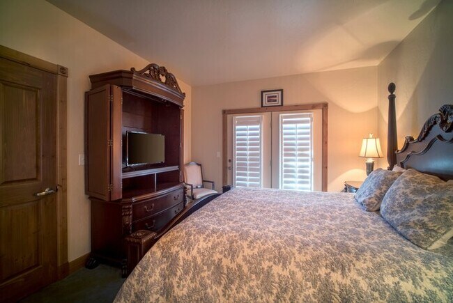 Foto del edificio - Villa 2031 1 Bed 1 Bath Full Kitchen