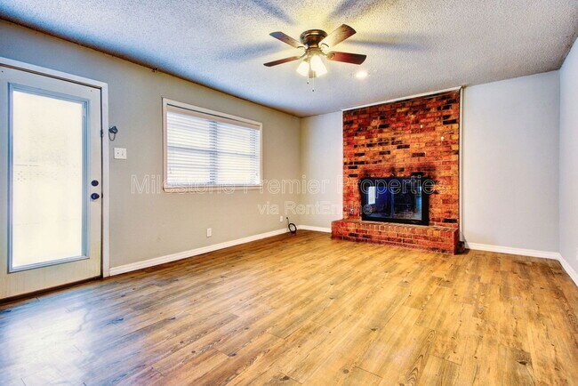 Building Photo - 624 Patricia Dr