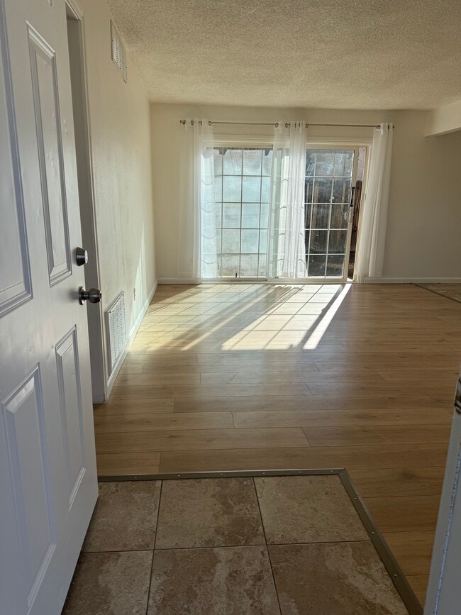 Foto del edificio - 144 E Avenue Q