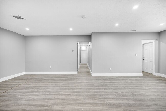 Foto del edificio - 645 NE 149th St