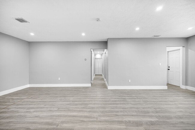 Building Photo - 645 NE 149th St